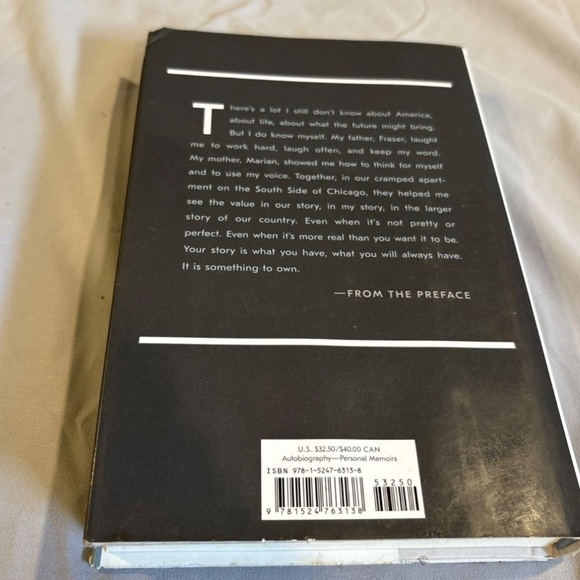 Becoming. Hard cover book by Michelle Obama - Picture 8 of 9